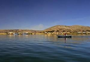 Rowing Boat Prints: Rowing boat, Islas Flotantes, floating islands