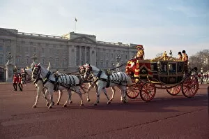 Buckingham Palace Collection: Royal carriage outside Buckingham Palace, London, England, United Kingdom, Europe