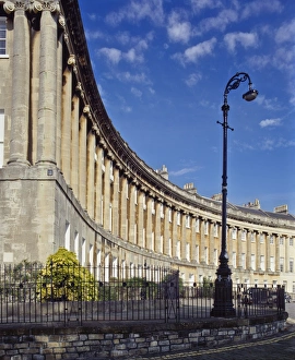Images Dated 16th February 2009: The Royal Crescent designed by John Wood the Younger and built 1767-74 comprising 30 houses in a