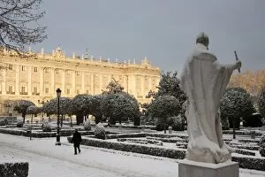 Images Dated 11th January 2010: Royal Palace, Plaza de Oriente, in snow, Madrid, Spain, Europe