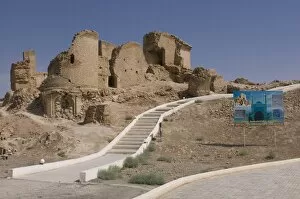 Images Dated 4th August 2009: Ruin Seyit Jemalettdin Mosque, between Ashgabad and Mary, Turkmenistan