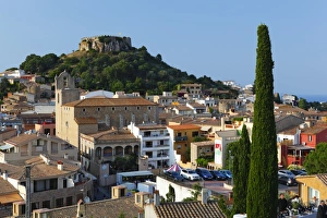 Ruined castle above old town, Begur, Costa Brava, Catalonia, Spain, Europe