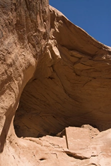 Images Dated 26th October 2009: Ruins of Anasazi Indian house, Mystery Valley, Monument Valley Navajo Tribal Park