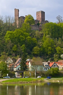 Images Dated 26th April 2008: The ruins of castle Henneburg, Stadtprozelten on the Main, Franconia, Bavaria