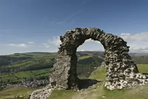Images Dated 21st April 2009: Ruins of Dinas Bran Castle and village of Llangollen below, Denbighshire