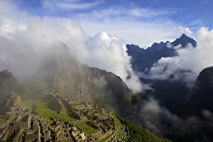 Foggy Gallery: Ruins of the Inca city in morning light, Machu Picchu, UNESCO World Heritage Site