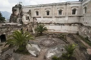 Images Dated 25th March 2009: Ruins of San Francisco Monastery, Antigua, UNESCO World Heritage Site, Guatemala