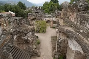 Images Dated 25th March 2009: Ruins of San Francisco Monastery, Antigua, UNESCO World Heritage Site, Guatemala