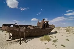 Images Dated 6th August 2009: Rusting boats lying in the desert which used to be the Aral Sea, Moynaq