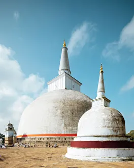 Lifestyle Gallery: Ruwanweli Saya Dagoba (Golden Sand Stupa), Anuradhapura, UNESCO World Heritage Site
