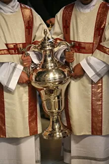 Images Dated 5th April 2007: Sacred oil for the sick, Easter Thursday Mass in St. Peters Basilica, Vatican, Rome