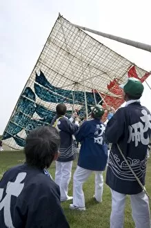 Images Dated 4th May 2009: Sagami Kite Festival which boasts the largest kite in Japan at over 14 meters square