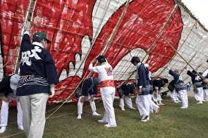 Images Dated 4th May 2009: Sagami Kite Festival which boasts the largest kite in Japan at over 14 meters square