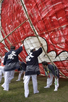 Images Dated 4th May 2009: Sagami Kite Festival which boasts the largest kite in Japan at over 14 meters square