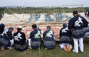 Images Dated 4th May 2009: Sagami Kite Festival which boasts the largest kite in Japan at over 14 meters square