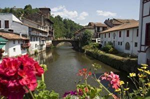 Images Dated 3rd March 2008: Saint Jean Pied de Port (St.-Jean-Pied-de-Port), Basque country, Pyrenees-Atlantiques