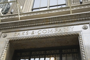 Images Dated 3rd January 2000: Saks, Fifth Avenue