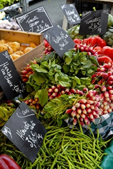 Images Dated 30th January 2000: Salad and vegatables on a market stall