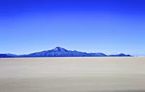 Images Dated 1st November 2010: Salar de Uyuni salt flats and the Andes mountains in the distance, Bolivia, South America