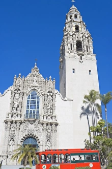 Images Dated 10th February 2009: San Diego tram driving past the Museum of Man, San Diego, California, United States of America