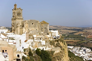 Images Dated 22nd July 2008: San Pedro cathedral, Arcos de la Frontera, one of the white villages, Andalucia