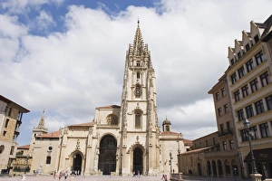 Images Dated 10th August 2009: San Salvador Cathedral, on Plaza de Alfonso el Casto, Oviedo, Asturias, Spain, Europe
