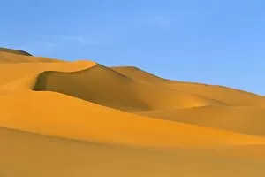 Images Dated 26th April 2005: Sand dunes, Erg Murzuq, Sahara desert, Fezzan, Libya, North Africa, Africa