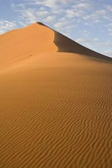 Images Dated 16th March 2008: Sand dunes, Sossusvlei, Namib Desert, Namib Naukluft Park, Namibia, Africa