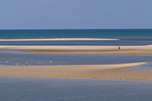 Sandbank at the Antsanitian Beach Resort, Mahajanga, Madagascar, Indian Ocean, Africa