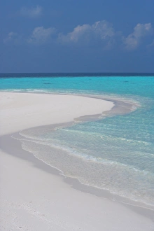 Images Dated 26th March 2007: Empty sandy beach, Maldives, Indian Ocean, Asia