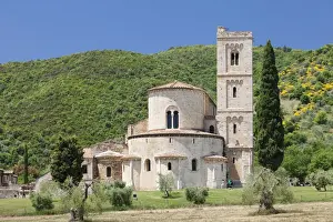 Sant Antimo Abbey, monastery, Castelnuovo dell Abate, near Montalcino, Val d Orcia (Orcia Valley)