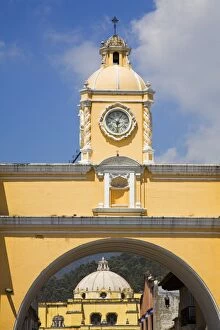 Images Dated 27th February 2008: Santa Catarina Arch, Antigua City, Guatemala, Central America