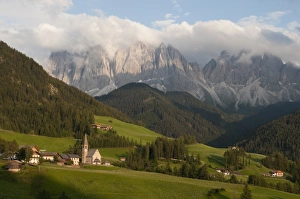 Images Dated 21st July 2009: Santa Maddalena, Funes Valley (Villnoss), Dolomites, Trentino Alto Adige