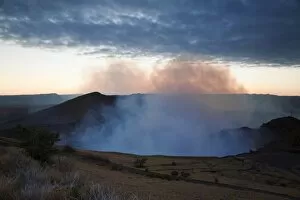 Images Dated 5th March 2009: Santiago crater, Park National Volcan Masaya, Masaya, Nicaragua, Central America