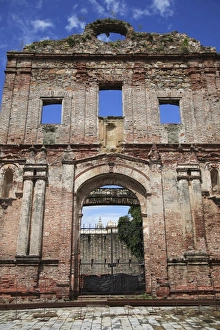 Images Dated 4th December 2008: Santo Domingo Church ruins, San Felipe District, Casco Antiguo, Panama City