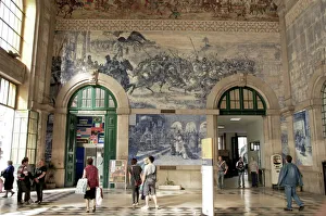Images Dated 4th October 2009: Sao Bento railway station decorated with azulejos, Porto, Portugal, Europe