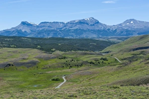 Images Dated 13th December 2008: The savanna around the Torres del Paine National Park, Patagonia, Chile, South America