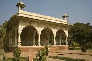 Images Dated 25th November 2009: Sawan Pavilion, Red Fort, Delhi, UNESCO World Heritage Site, India, Asia