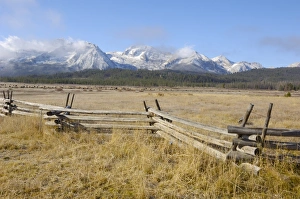 Images Dated 1st October 2009: Sawtooth Mountains, Sawtooth Wilderness, Sawtooth National Recreation Area