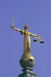 Portraiture Collection: The Scales of Justice above the Old Bailey Law Courts, Inns of Court, London, England, UK
