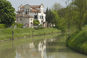 Images Dated 1st May 2008: A scene on the Riviera del Brenta, Veneto, Italy, Europe