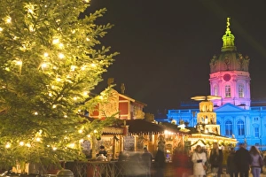 Images Dated 10th December 2008: Schloss-garten at Christmas time, Charlotteburg, Berlin, Germany, Europe