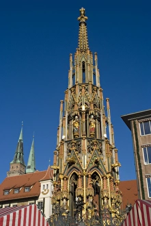 Schoene Brunnen (Beautiful Fountain), Nuremberg, Bavaria, Germany, Europe