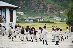 Images Dated 9th October 2009: School children playing, Paro, Bhutan, Asia