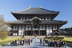 School children at Todaiji Temple, UNESCO World Heritage Site, Nara, Kansai, Japan, Asia