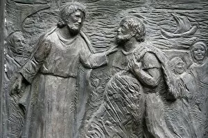 Images Dated 15th February 2000: Sculpture of the calling of St. Peter on the Notre Dame door