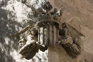 Images Dated 25th June 2007: sculpture, corner of la Lonja de la Seda