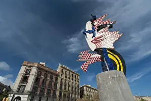 Sculpture entitled Barcelona Head by Roy Lichtenstein, Placa d Antoni Lopez