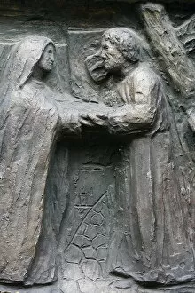 Images Dated 15th February 2000: Sculpture of Jesus meeing his mother on the Via Dolorosa on the Notre Dame door