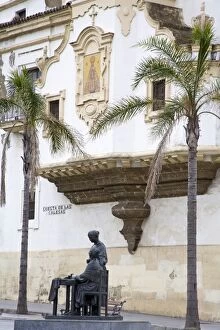 Images Dated 21st September 2010: Sculpture and Santo Domingo Church, Medieval District, Cadiz, Andalusia, Spain, Europe